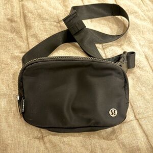 LULULEMON  Everywhere Belt Bag 1L Black